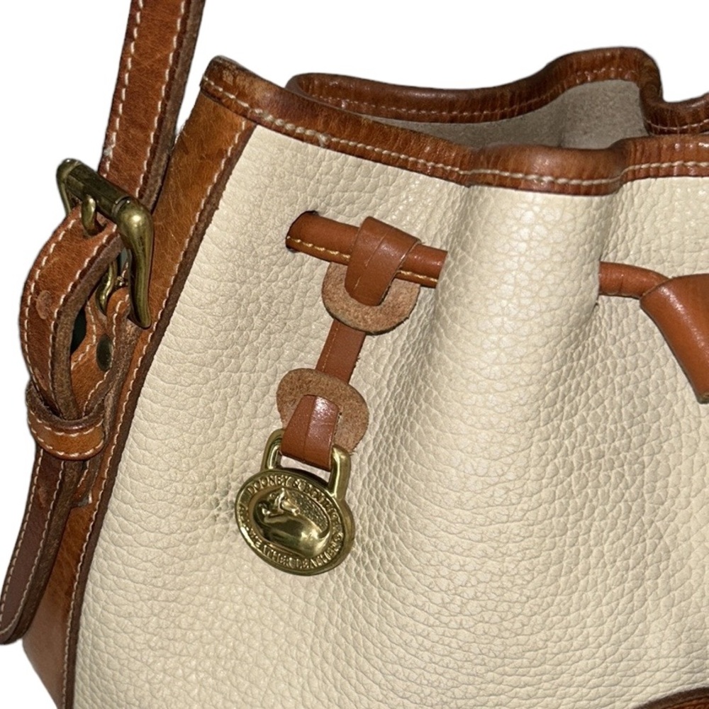 Vintage Dooney & Bourke 1980s Ivory Pebbled Leather Drawstring Bucket Bag - Picture 5 of 16